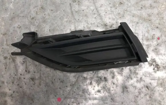 Volkswagen Golf VII Front bumper lower grill 5G0853211GBILI 5G0853211G