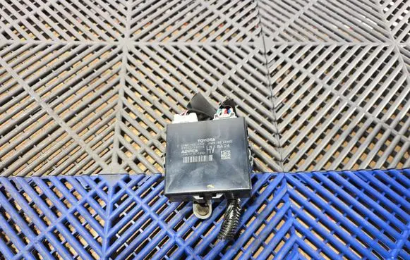 Toyota C-HR I Hand brake control module 8905010010 15181110640