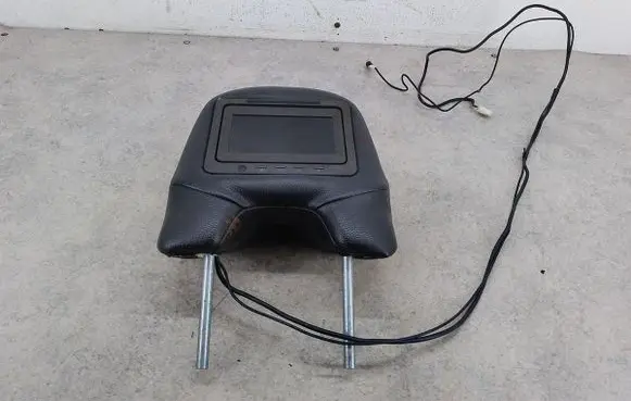 Volvo XC90 Front seat headrest 
