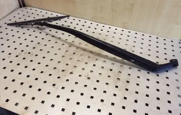 Toyota Auris E180 Front wiper blade arm