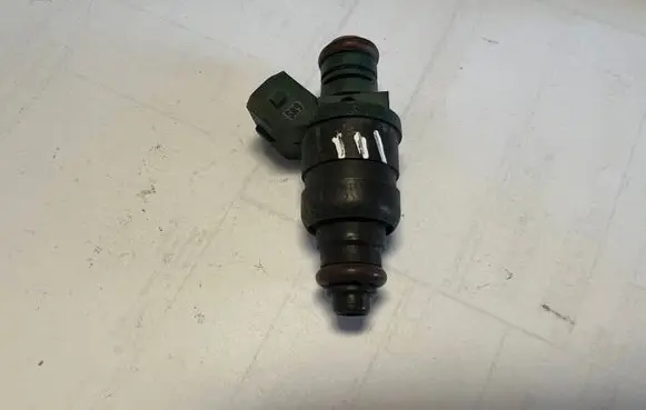 Audi A3 S3 8L Fuel injector 037906031AA