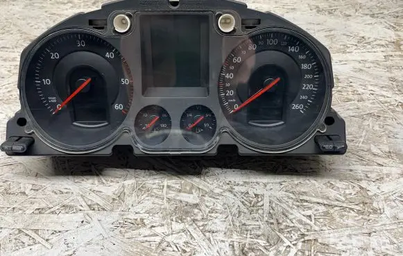 Volkswagen PASSAT B6 Speedometer (instrument cluster) A2C53194181