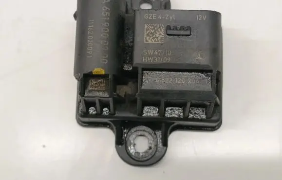 Mercedes-Benz E W212 Glow plug pre-heat relay A6519000900