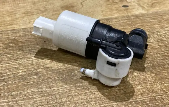 Jaguar F-Pace Windscreen/windshield washer pump BK2117K624BA AV6117K624AA