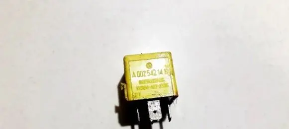Mercedes-Benz S W220 Other relay a0025421419 v23134-a52-x335