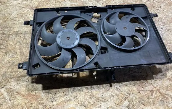 Renault Master III Radiator cooling fan shroud 214815872R