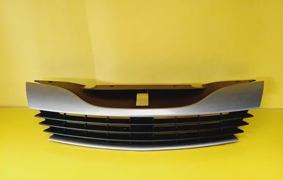 Renault Laguna II Front grill 8200012581