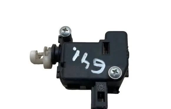 Skoda Octavia Mk2 (1Z) Central locking motor 1Z0810773 1M0959781A