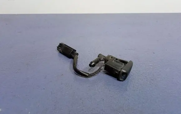 BMW 1 E81 E87 Windshield washer spray nozzle 7110851