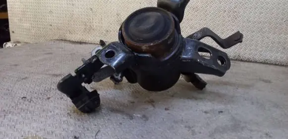 Toyota Verso Engine mount bracket