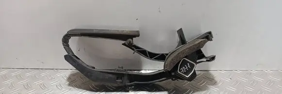 Mercedes-Benz E W211 Accelerator throttle pedal A2113000404