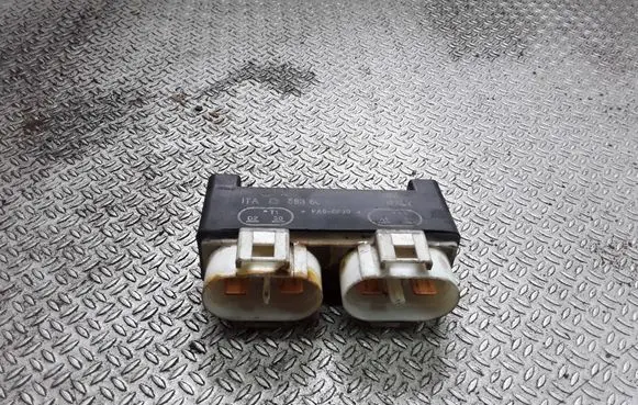 Volkswagen Transporter - Caravelle T4 Coolant fan relay 