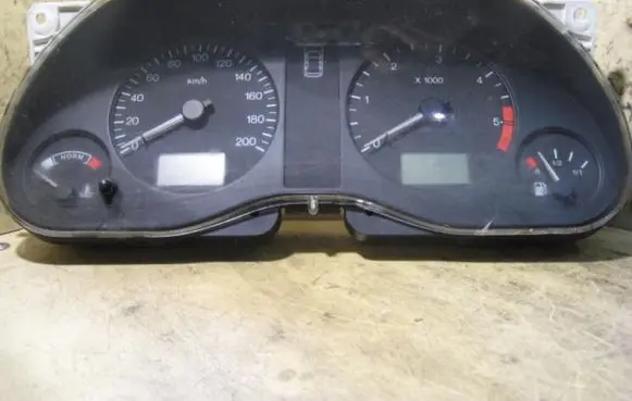Volkswagen Sharan Speedometer (instrument cluster) 95VW10849EF7M0919890F