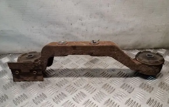 Lexus RX 450H Rear differential/diff mount bracket 
