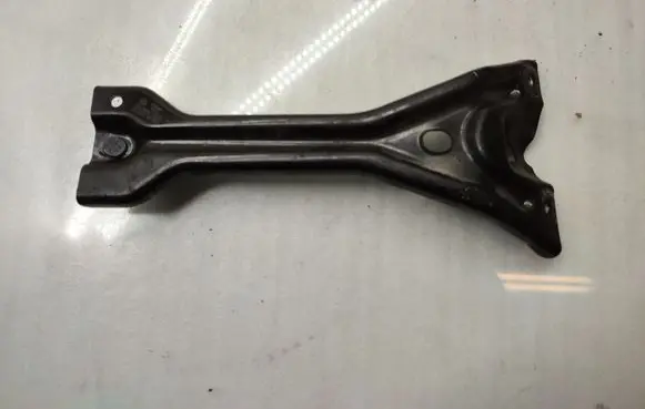 Volkswagen Touran II Radiator support slam panel bracket 1T0805567A