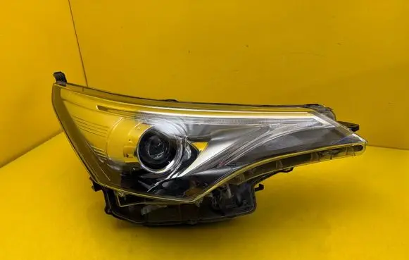 Toyota Avensis T270 Headlight/headlamp 0538
