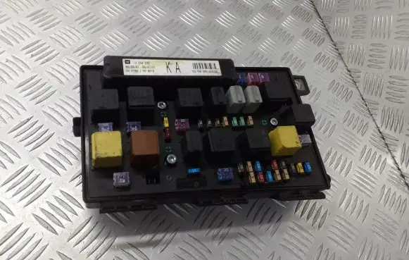 Opel Astra H Fuse box cover 13250232