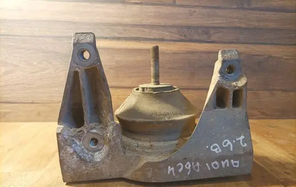 Audi A6 S6 C4 4A Engine mount bracket