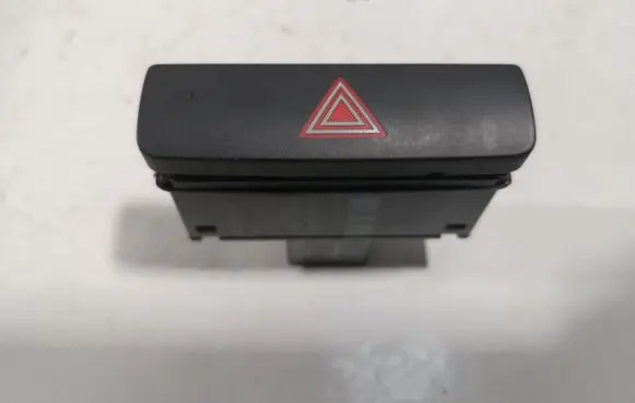 Volkswagen PASSAT B7 Hazard light switch 3AA953509A