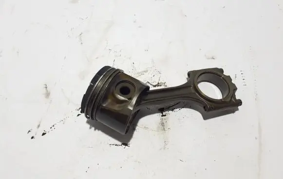 Volvo XC90 Piston with connecting rod 30731511