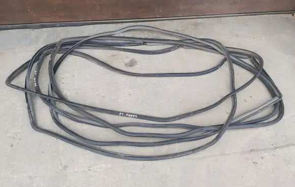 Toyota Sienna XL30 III Rubber seal sliding door (on door) 