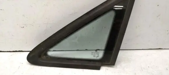 Volkswagen Touran I Front triangle window/glass 43R00048 DOT24 M68