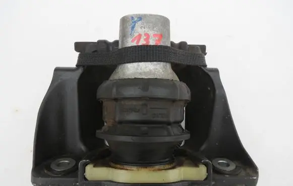 Volvo S90, V90 Engine mount bracket 31686885