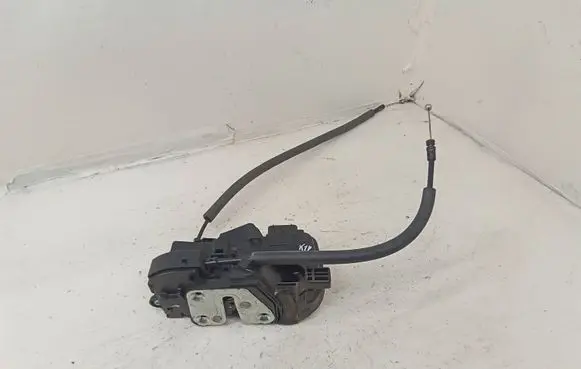 KIA Sportage Front door lock 813103U020