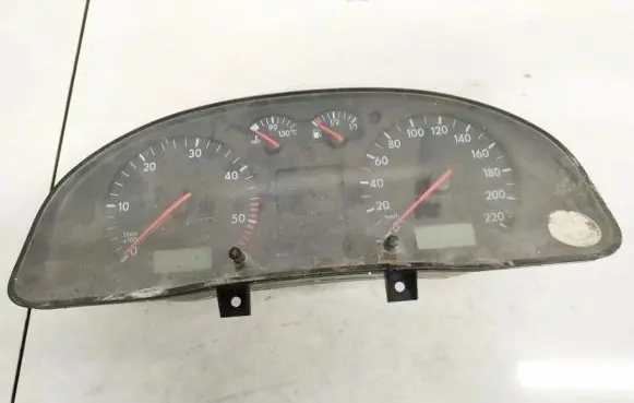 Volkswagen PASSAT B5 Speedometer (instrument cluster) 3b1919881n 110008794023