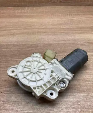 Mercedes-Benz E W211 Front door window regulator motor A2118203042 993627101