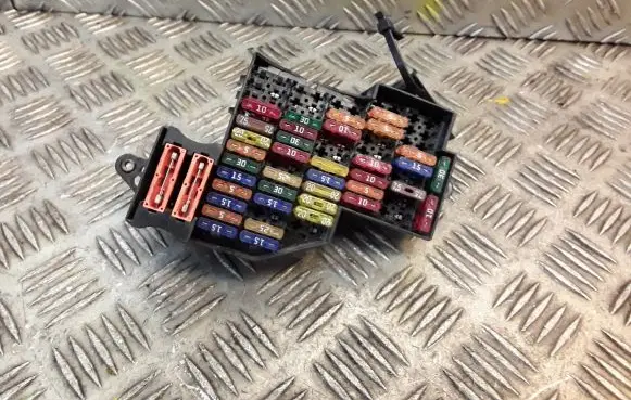 Porsche Cayenne (9PA) Fuse box set 7L0941828A