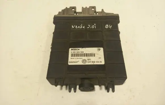 Volkswagen Golf III Engine control unit/module 037906024B 0261200596
