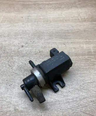 Volkswagen PASSAT B5.5 Vacuum valve 1H0906627