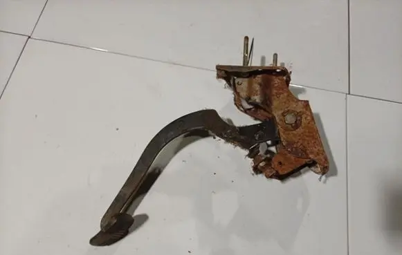 Nissan Serena Clutch pedal
