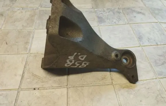 BMW 1 E81 E87 Engine mounting bracket 13807410 2211678191601