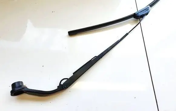 Mitsubishi Eclipse Cross Front wiper blade arm 8829