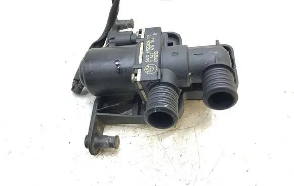 BMW 5 E60 E61 Coolant heater control valve 6920226 k3172