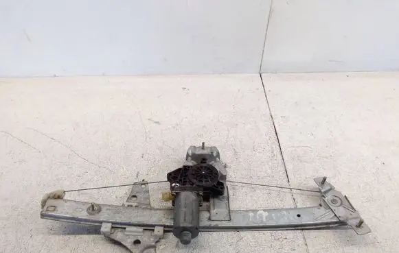 Hyundai Accent Front door window regulator with motor