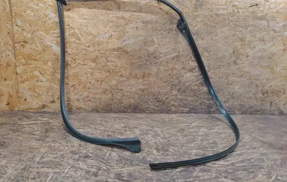 Jaguar XJL Rubber seal front door (on door) AW9320531A