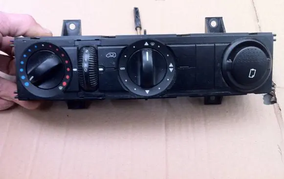 Mercedes-Benz Sprinter W906 Central console control unit 