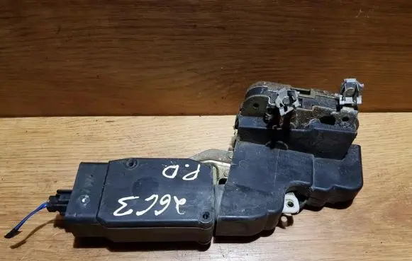 Mitsubishi Carisma Front door lock