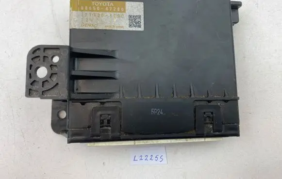 Toyota Prius+ (ZVW40) Air conditioning/heating control unit 8865047280 1777008790