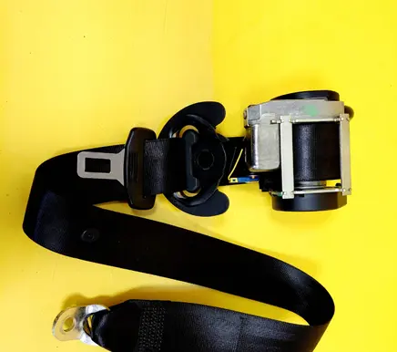 Volkswagen Golf V Front seatbelt 040594