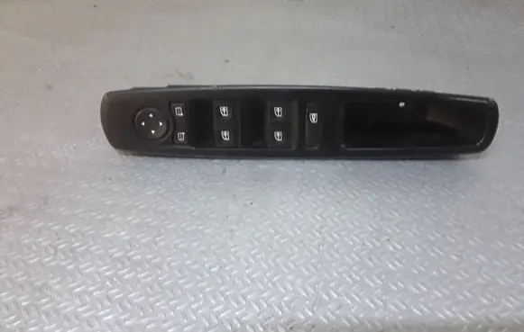 Renault Megane III Electric window control switch 809610016R