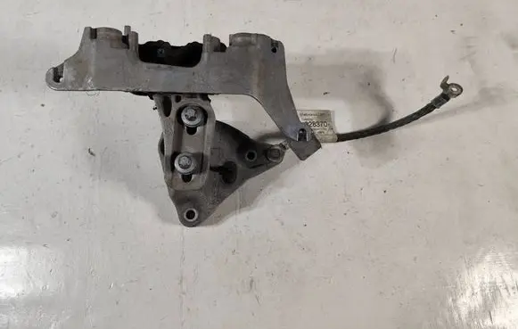 Peugeot 208 II Gearbox mounting bracket 9824322080