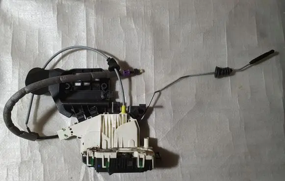 Mercedes-Benz GL X166 Front door lock A1667230314 A1667200135