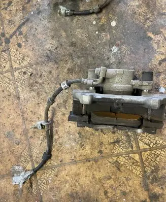 Volvo XC60 Front brake caliper 31665740