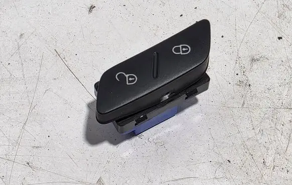 Volkswagen Scirocco Central locking switch button 1Q0962126B