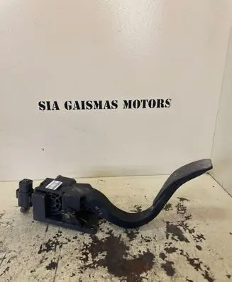 Hyundai H-100 Accelerator throttle pedal 327264A70