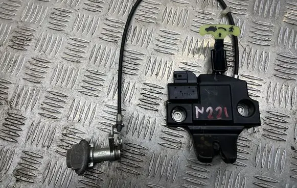 Subaru Legacy Tailgate/trunk/boot lock/catch/latch 17220A